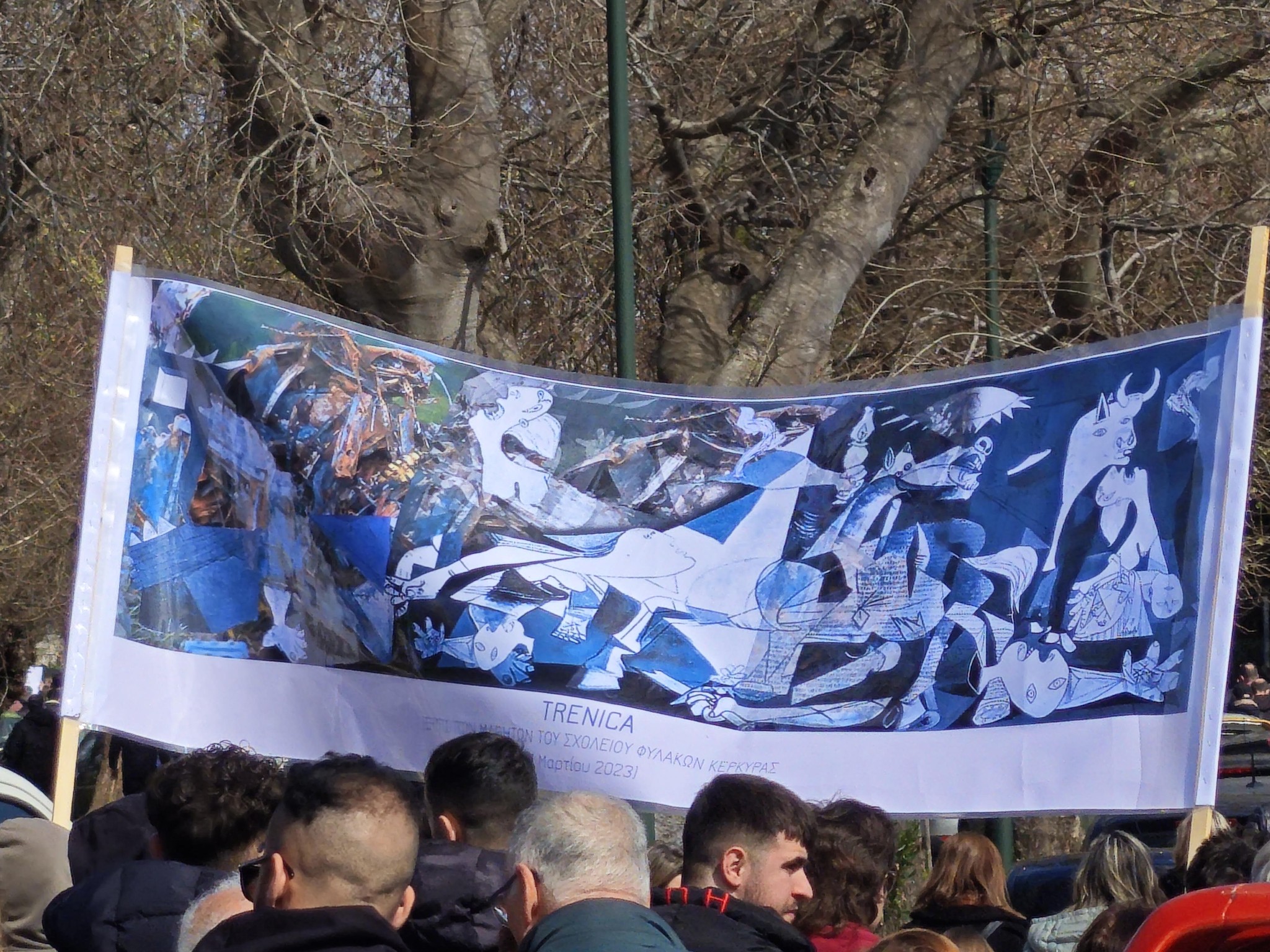 ΣΥΜΜΕΤΟΧΗ ΤΩΝ ΦΙΛΩΝ ΣΤΗΝ ΠΟΡΕΙΑ ΓΙΑ ΤΑ ΤΕΜΠΗ